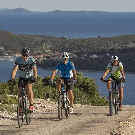 Lara Mali Losinj