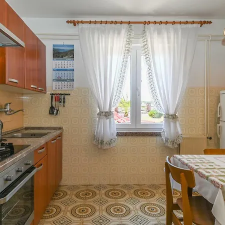 Lara Apartment
