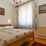 Lara Appartement *