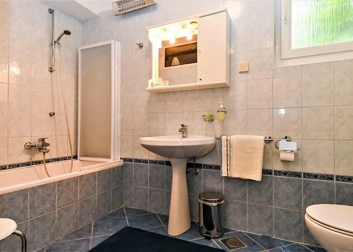 Lara Apartment *